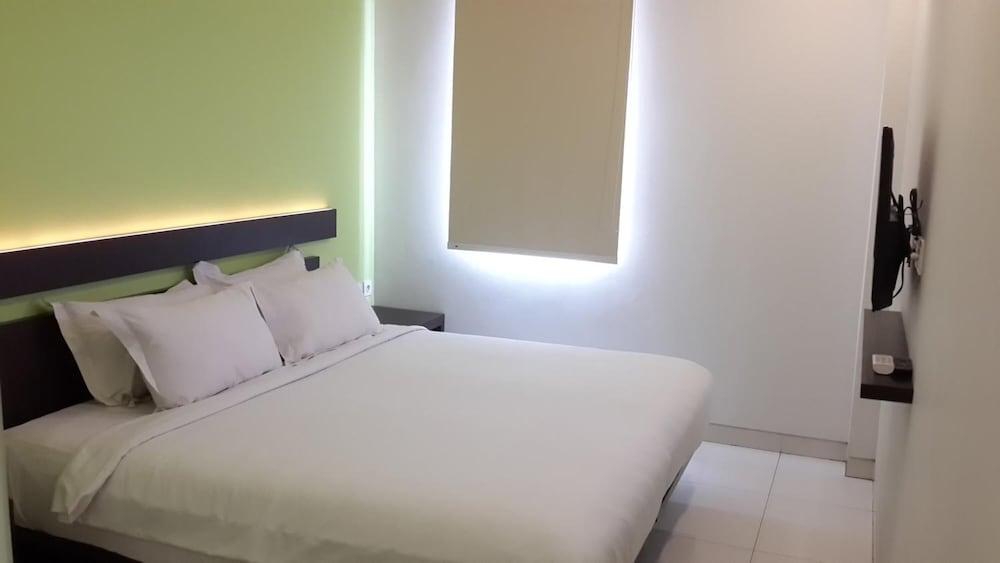 V Hotel Tebet Jakarta Exterior photo