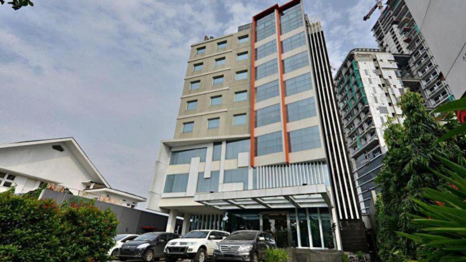V Hotel Tebet Jakarta Exterior photo